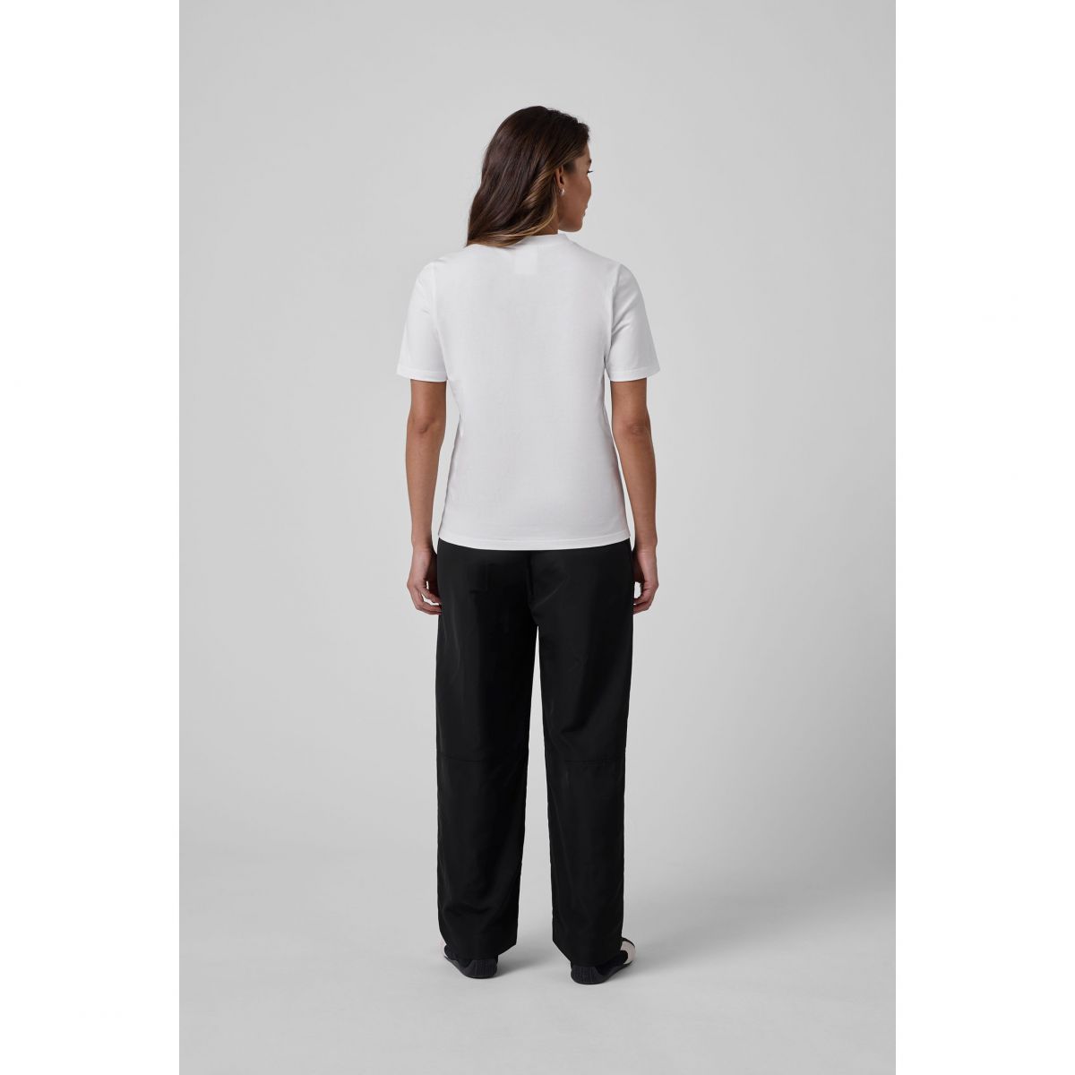 女款白色Logo T